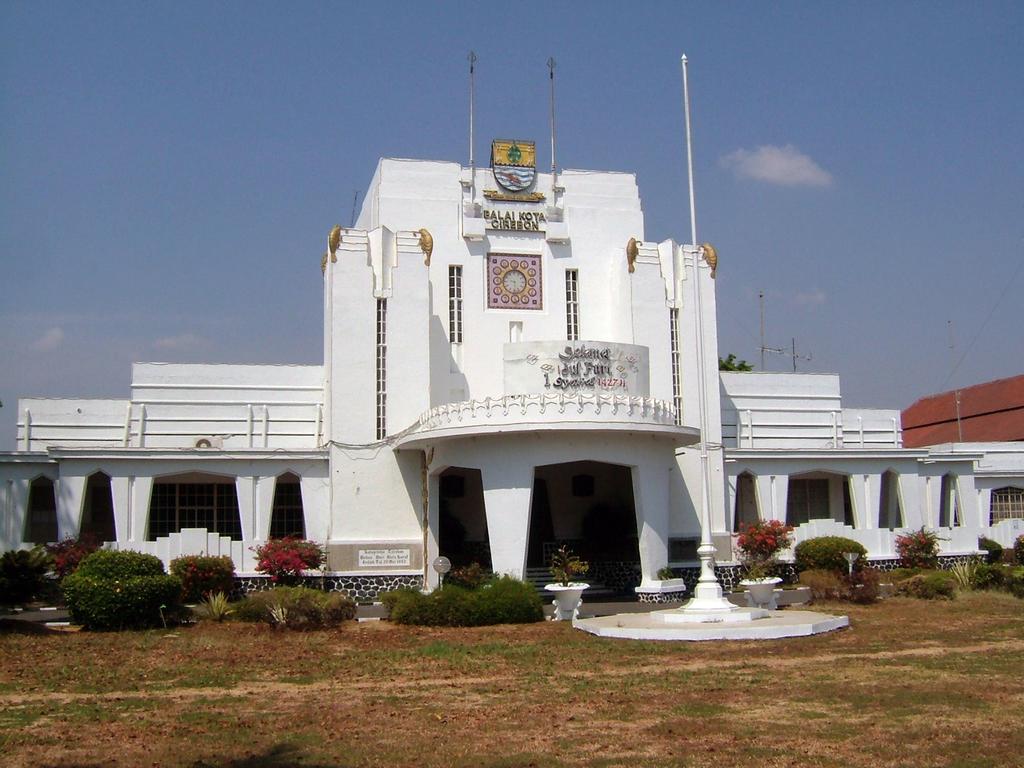 Hotel Koening Cirebon Bagian luar foto