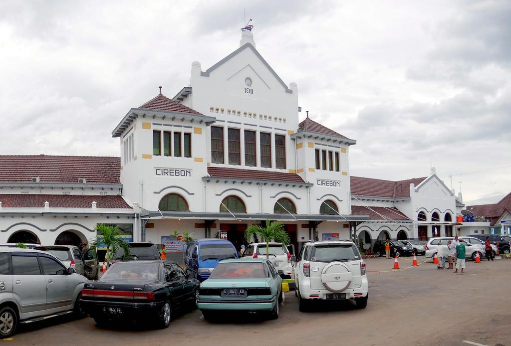 Hotel Koening Cirebon Bagian luar foto